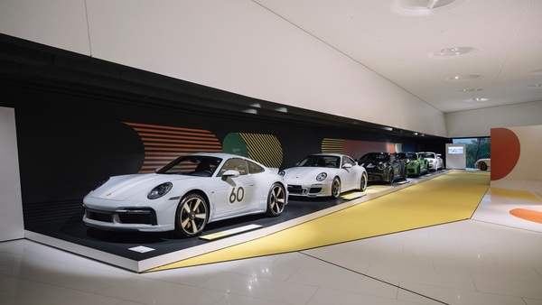 Bild: Die wassergekühlten RS-Modelle - Sonderschau „Spirit of Carrera RS“ im Porsche Museum Stuttgart