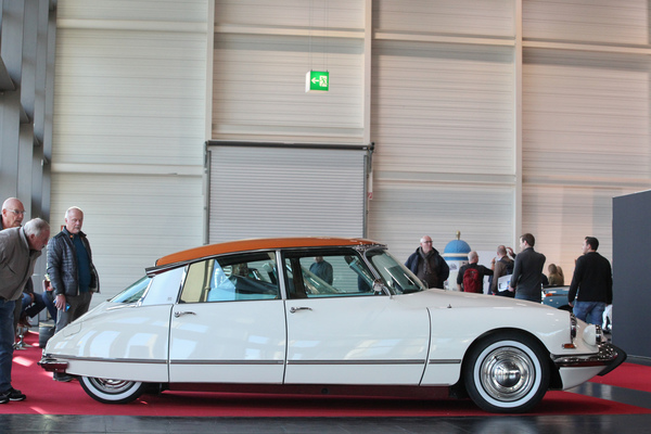 Die weisse Göttin von Citroën zog viele Blicke auf sich - Retro Classics Bavaria 2019