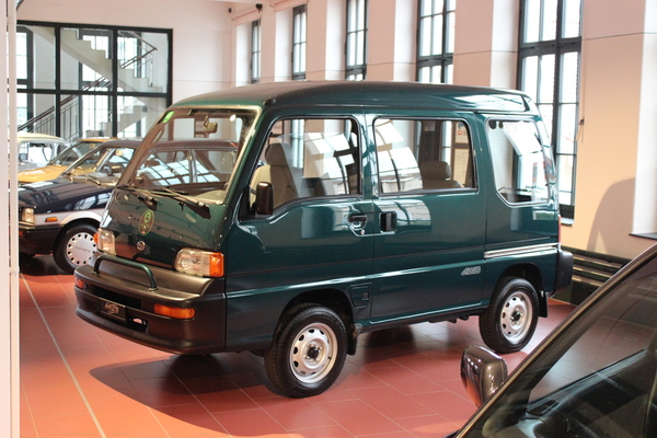 Die zweite Generation des Subaru Wagon bietet 1994 sechs Plätze auf nur 3,52 Meter Aussenlänge - Sonderschau "40 Jahre Subaru in der Schweiz"