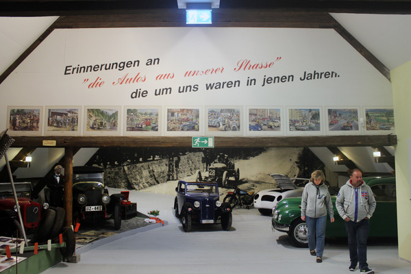 Bild Diese Deko stammt noch von Fritz B. Busch selber - Automuseum Wolfegg
