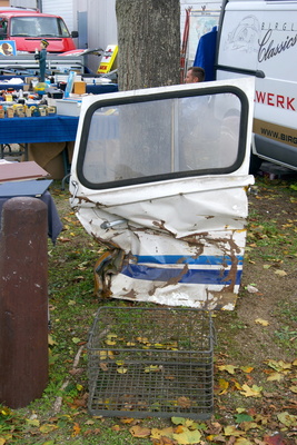 Diese Tür eines VW Fridolin taugt höchstens noch als Skulptur – Veterama Mannheim 2022