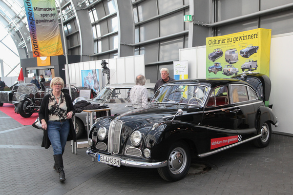 Bild: Diesen schönen BMW 502 gibt es bei der Oldtimer-Spendenaktion zugunsten der Lebenshilfe Giessen zu gewinnen