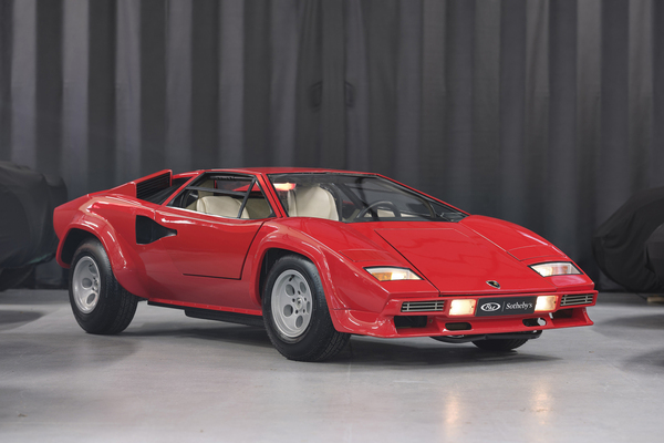 Dieser Agostini Countach Junior 'Closed Roof' Children's Car aus dem Jahr 1984 mag klein sein, er wurde aber für das 2,5-fache des Schätzwerts vermittelt und bei RM/Sotheby’s für EUR 44’400 so teuer verkauft wie ein richtiges Auto