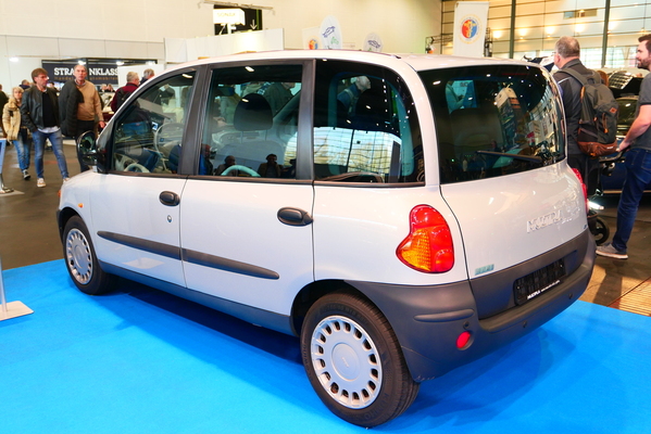 Dieser Fiat Multipla 1.9 JTD von 2002 mit einer erstaunlich geringen Laufleistung von 77'178 Kilometern stammt aus der Sammlung von Jann Kleemeyer, angeboten für 13'900 Euro – Bremen Classic Motorshow 2025