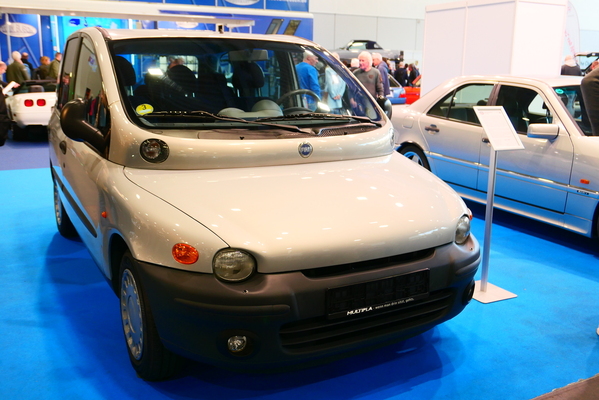 Dieser Fiat Multipla 1.9 JTD von 2002 mit einer erstaunlich geringen Laufleistung von 77'178 Kilometern stammt aus der Sammlung von Jann Kleemeyer, angeboten für 13'900 Euro – Bremen Classic Motorshow 2025