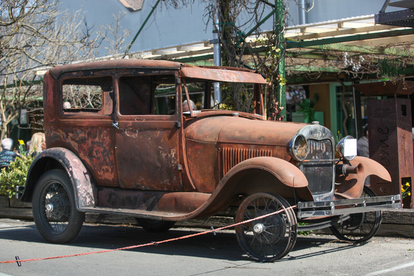 Dieser Ford Model A Tudor Sedan von 1929 erhielt 2013 noch eine Strassenzulassung als Veteranenfahrzeug ... - Versteigerung der Oldtimer Galerie in Toffen am 26. März 2022