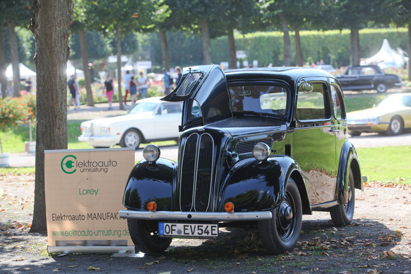 Dieser Ford Popular von 1954 wurde mit einem Elektromotor ausgerüstet - Classic-Gala Schwetzingen 2021