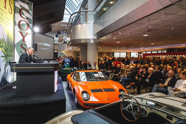 Dieser Lamborghini Miura P400 aus dem Jahr 1967 wurde von Coys angeboten - InterClassics Maastricht 2019