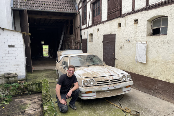 Bild: Dieser Opel Manta B GSI Exklusive wurde als Scheunenfund geborgen und wird jetzt als erstes Projekt von einem jungen Oldtimerfan restauriert