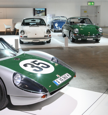 Dieser Porsche 904/906 hat wie die 911-Modelle einen Sechszylindermotor unter der Haube - Auto Zürich 2021