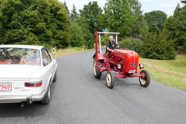 Dieser Porsche Diesel eilt auch noch schnell zu seinem Logenplatz an der Strecke – Einbecker Oldtimertage 2025