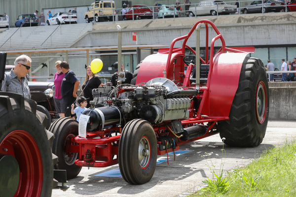 Dieser Puller Eigenbau wiegt 4850 kg und wurde mit 700 Stunden Aufwand erstellt - Old Wheels Biel-Bienne 2025