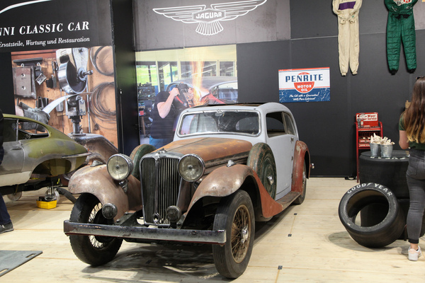 Dieser SS, gesehen bei Dönni Classic Car, benötigt wohl noch etwas mehr als nur frisches Penrite-Öl – Swiss Classic World Luzern 2022