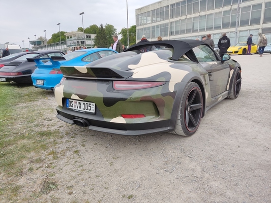 Dieser Stellplatz blieb aus unerfindlichen Gründen leer – Porsche-Treffen Dinslaken 2022