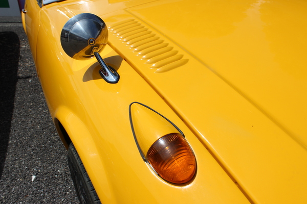 Dieser Toyota Sports 800 ist 50 Jahre alt - aufgesetzte Blinker - Japaner Young- und Oldtimertreffen Bleienbach 2016