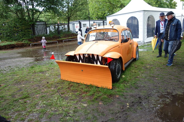 Dieser VW Käfer hilft leider nur bei Wasser in anderen Aggregatzuständen – Classic Days Düsseldorf 2023