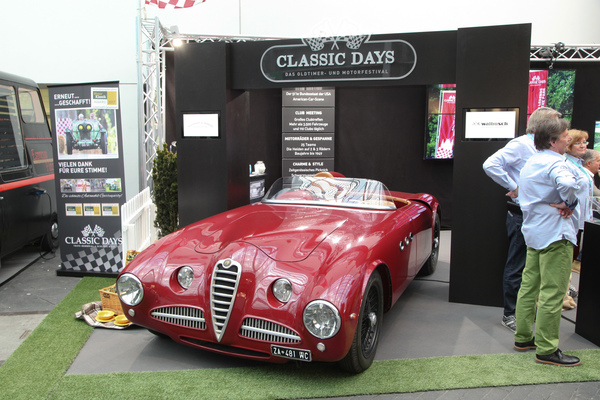 Dieser seltene offene Alfa Romeo 6C wirbt für die Schloss Dyck Classic Days (Techno Classica 2017)