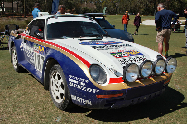 Diesmal ein Echter? Gefehlt, wieder ein Clone oder „Tribute“ (Ehrung) – 911, umgebaut zum 959 der Rallye Paris-Dakar. Sogar...