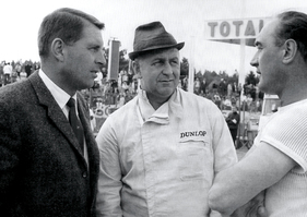 Dingolfinger GLAS-Bläser - Bodmer & Herd mit Dunlop-Renndienstchef Gerhard Weber beim Flugplatzrennen Wunstorf 1965