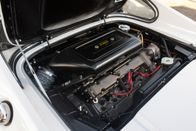 Er stammt vom Rennmotor des Dino 206 SP ab.