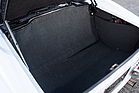 Der hintere Kofferraum ist mit 300 Litern recht geräumig, aber wegen der Nähe zum Motor nicht für Lebensmittel geeignet.