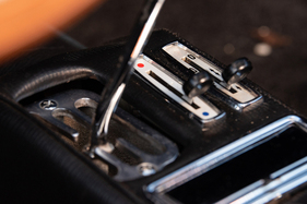 Filigrane Schieberegler für die Heizung. Der Schalter fürs Gebläse sitzt hinter dem Aschenbecher.