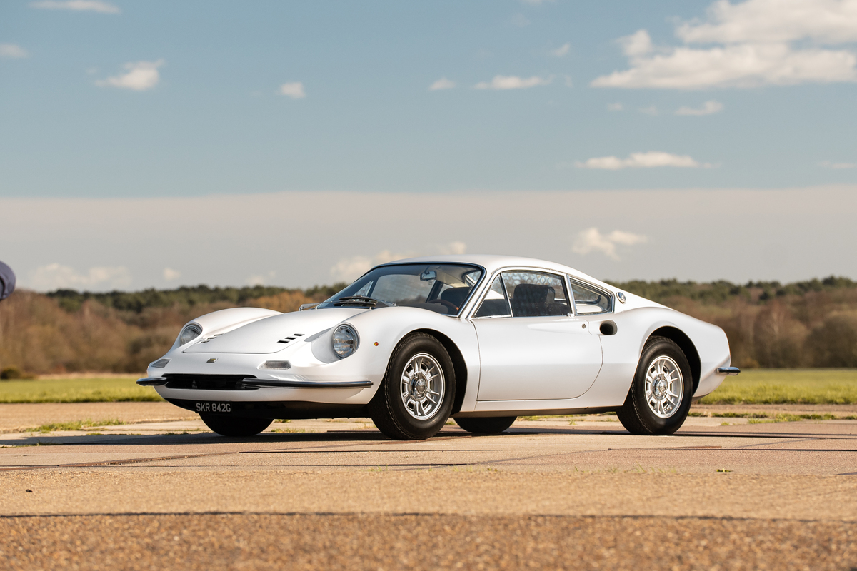 Dieser Dino 206 GT in der Farbe "Bianco Polo Park" ist eines von nur 152 Zweiliter-Modellen.