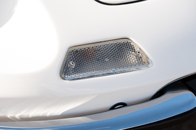 Trapezförmiges Blinkerglas mit Wabenmuster