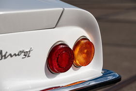 Auch als Einstiegsmodell trägt der Dino zwei runde Rückleuchten pro Seite als typisches Ferrari-Merkmal.