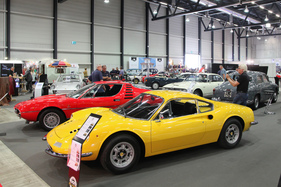 Bild Dino 246 GT (1970) - in herrlichem "Giallo Dino" auf dem Stand von Ruote da sogno - Swiss Classic World Luzern 2018