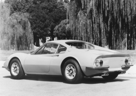 Dino 246 GT (1971) - vier Auspuffrohre und vier Heckleuchten am Dino Coupé