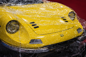 Dino 246 GT (1972) - eingepackt - Rétromobile Paris 2018