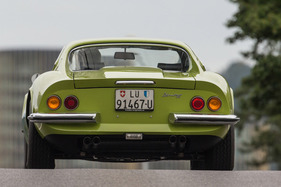 Dino 246 GT (1972) - zieht von dannen, die Geräuschentwicklung ist einmalig