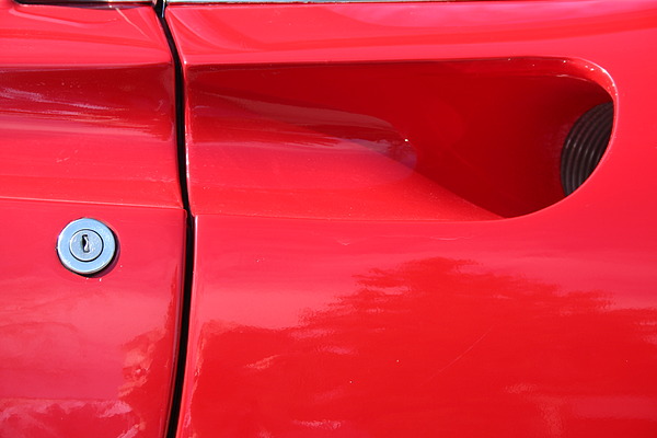 Dino 246 GT (1973) - Lufteinlass im hinteren Kotflügel