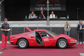 Dino 246 GT (1973) - rare Version mit den Koftlügelverbreiterungen ab Werk - an der Dolder-Versteigerung der Oldtimer Galerie am 11. Juni 2016