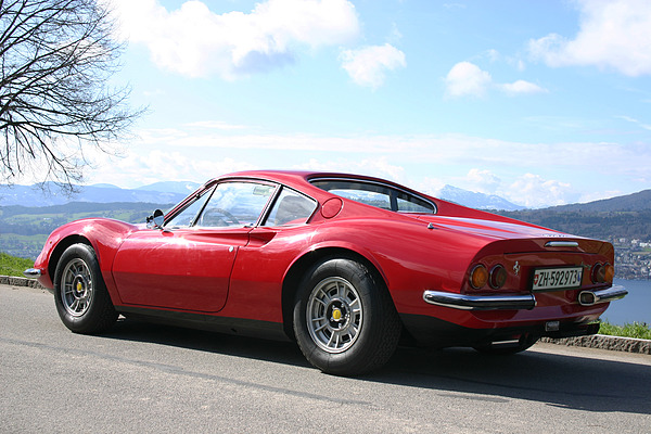 Dino 246 GT (1973) - typische ballon-artige Bereifung der frühen Siebzigerjahre