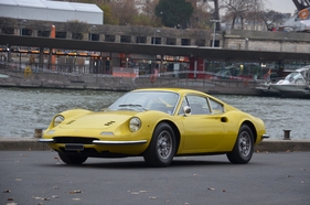 Dino 246 GT L (1970) - als Lot 115 im zweiten Teil der Fahrzeugauktion von Artcurial an der Rétromobile am 6. Februar 2015 Dino 246 GT L (1970) - als Lot 115 im zweiten Teil der Fahrzeugauktion von Artcurial an der Rétromobile am 6. Februar 2015