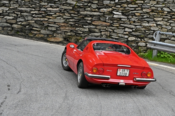 Dino 246 GTS (1971) in seinem Element auf dem Majola-Pass