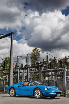 Dino 246 GTS (1972) - der elegante Sportwagen sorgt immer für eine kisternde Atmosphäre