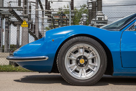 Dino 246 GTS (1972) - die nicht serienmässigen Räder sind im Design den Originalen nachempfunden