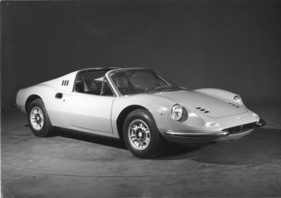 Dino 246 GTS (1972) - mit Targa-Dach, fotografiert bei Pininfarina