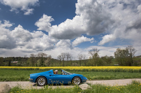 Dino 246 GTS (1972) - mit offenem Targadach ist das Fahrerlebnis besonders intensiv