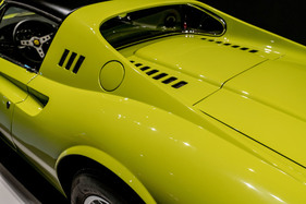 Dino 246 GTS (1973) - in der Ausstellung "PS:. Ich liebe Dich. Sportwagen-Design der 1950er - 1970er Jahre"