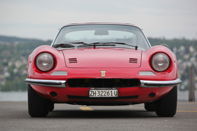 Dino 246 GTS (1974) - das Ferrari-Zeichen auf dem Bug wurde nachträglich angebracht