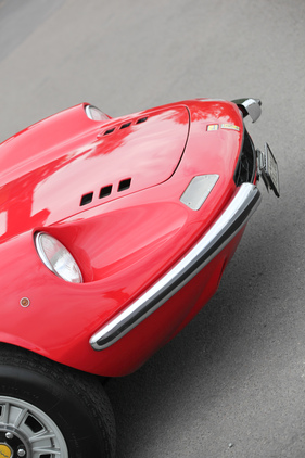 Dino 246 GTS (1974) - der Bug mit den verchromten Stossstangen