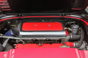 Dino 246 GTS (1974) - farblich dem Besitzergeschmack angepasster Motor