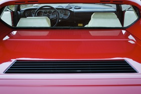 Dino 308 GT4 (1974) - der Schein trügt, die Heckscheibe steht steil