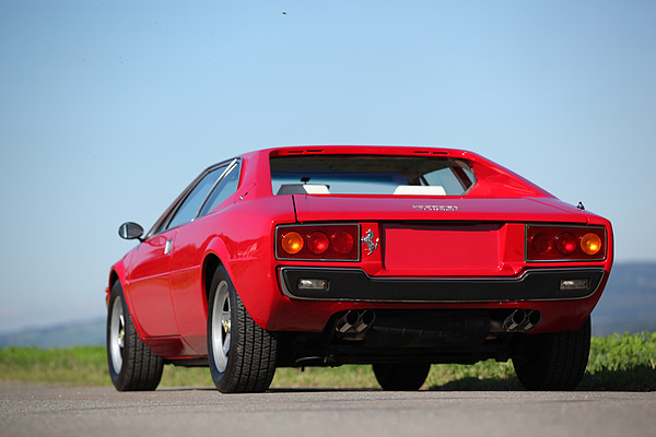 Dino 308 GT4 (1974) - mit nachträglich angebrachtem Ferrari-Rösschen