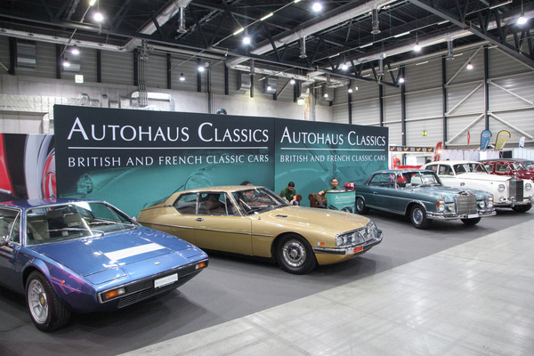 Dino 308 GT4, Citroën SM, Mercedes und Rolls-Royce auf dem Stand von Autohaus Classics - Swiss Classic World Luzern 2021