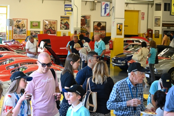 Dino Raduno 2024 Lunchbreak unter Dinos und Dino-Freunden jeden Alters